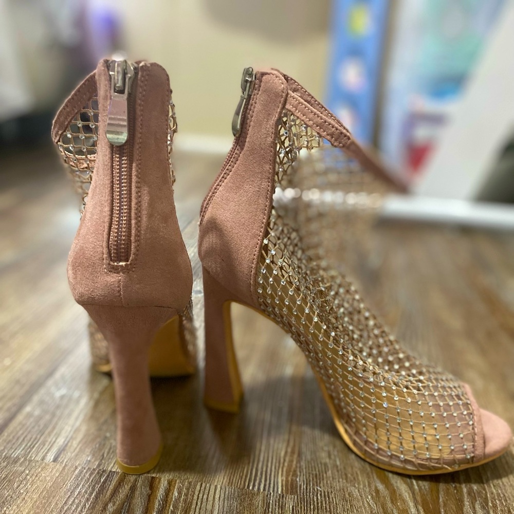Bisou Bisou heels , size 6